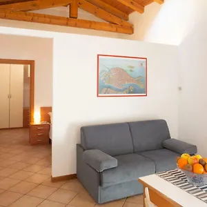 https://the-yellow-loft.hotelinveneto.com